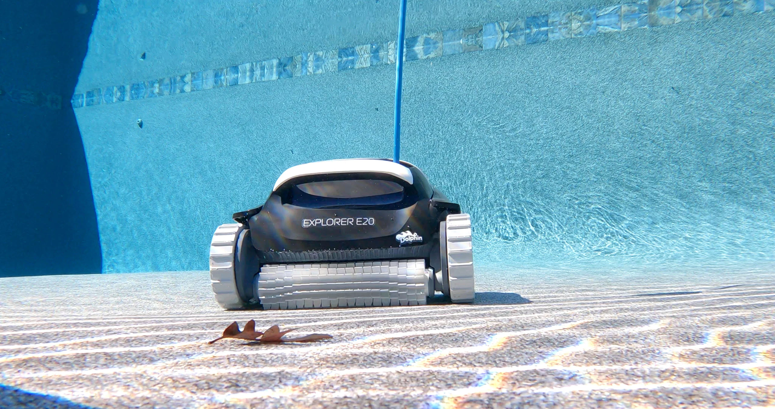 Dolphin Explorer E20 Pool Cleaner — image 3