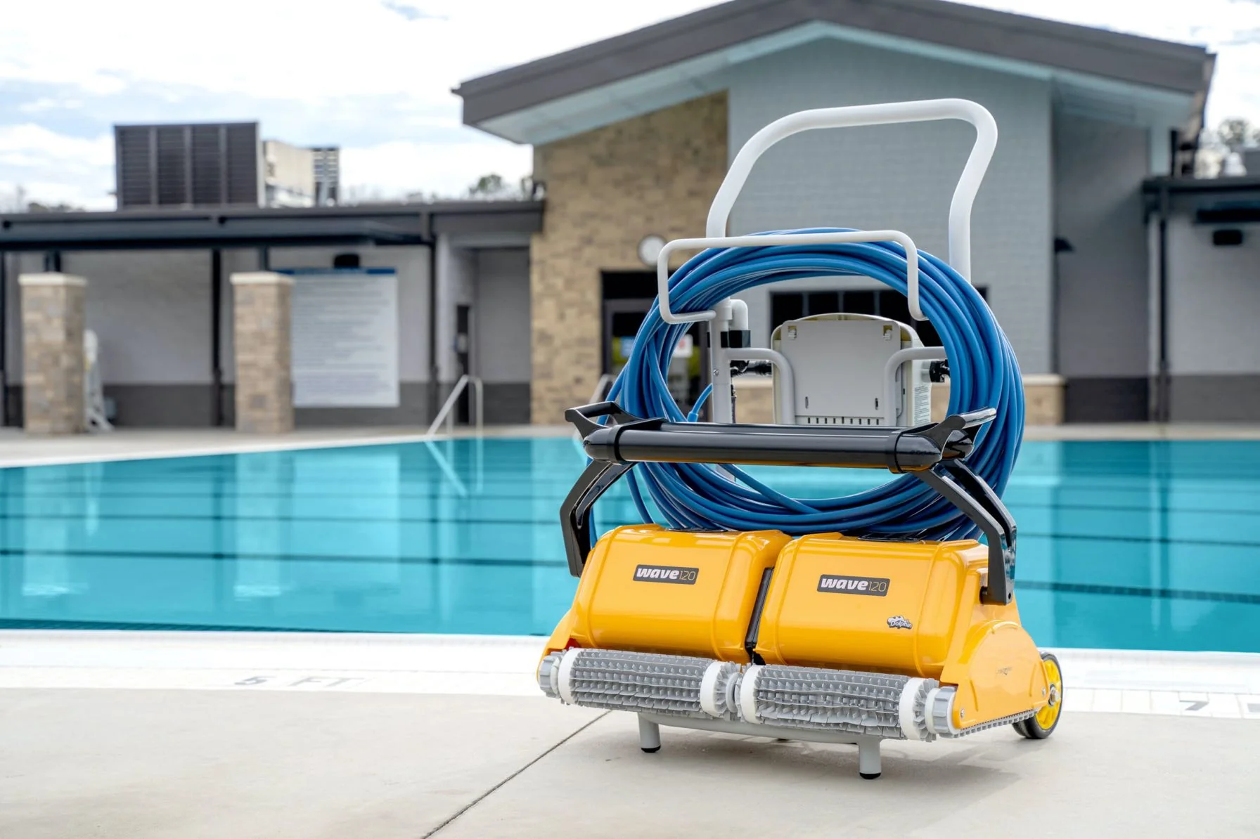 Dolphin Wave 120 Pool Cleaner — image 3